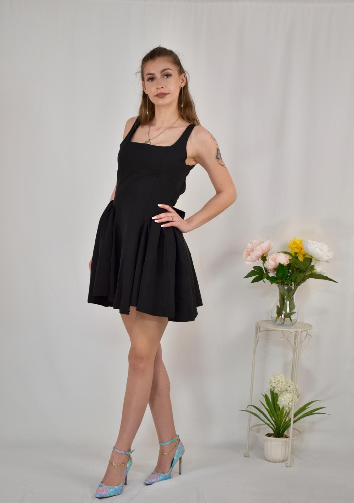 Rochie scurta cu spate decupat si funda eleganta - current