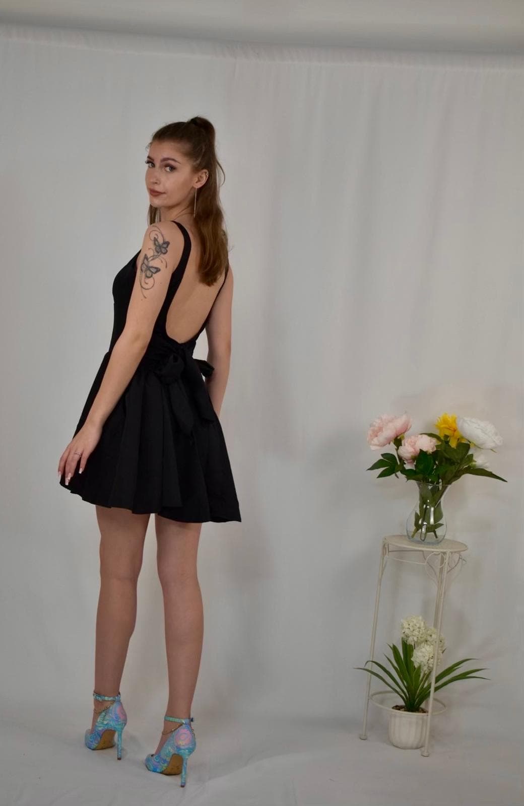 Rochie scurta cu spate decupat si funda eleganta - hover