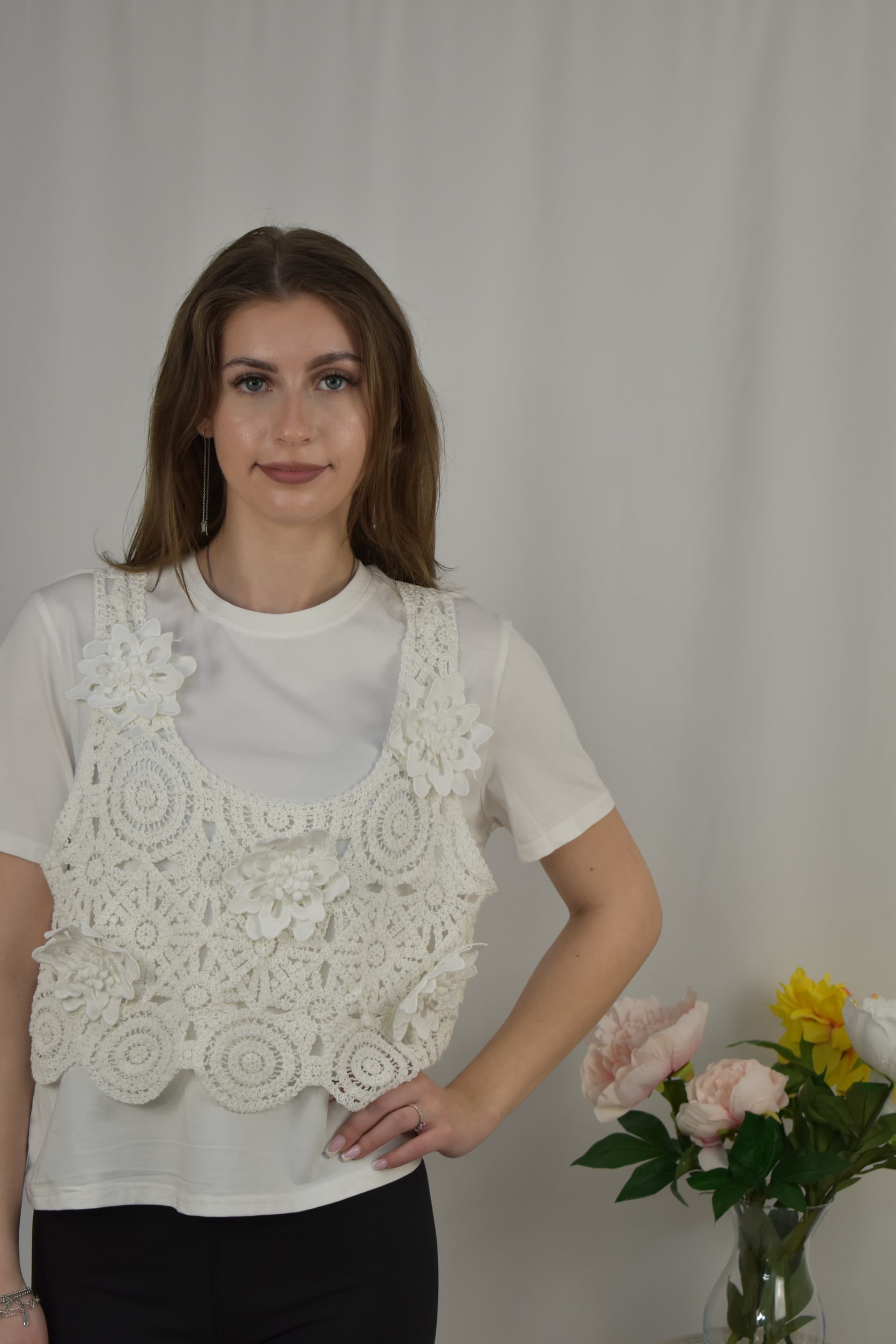 Tricou cu Vestă din dantelă croșetată cu detalii florale 3D   - current