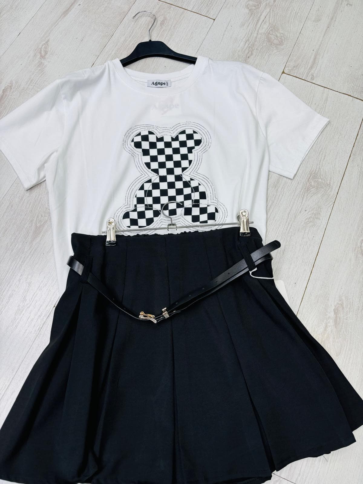 Set Outfit Casual și Elegant-Fusta Plisată + Tricou Grafic  - current